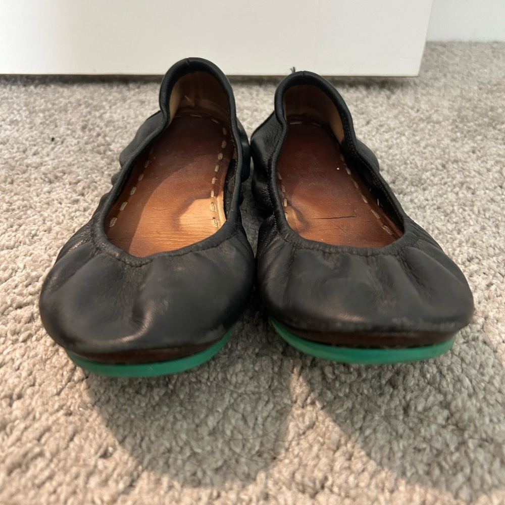 Black leather Tieks size 8